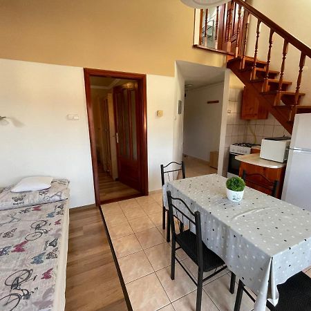 Hellasz Apartman Gyula Buitenkant foto