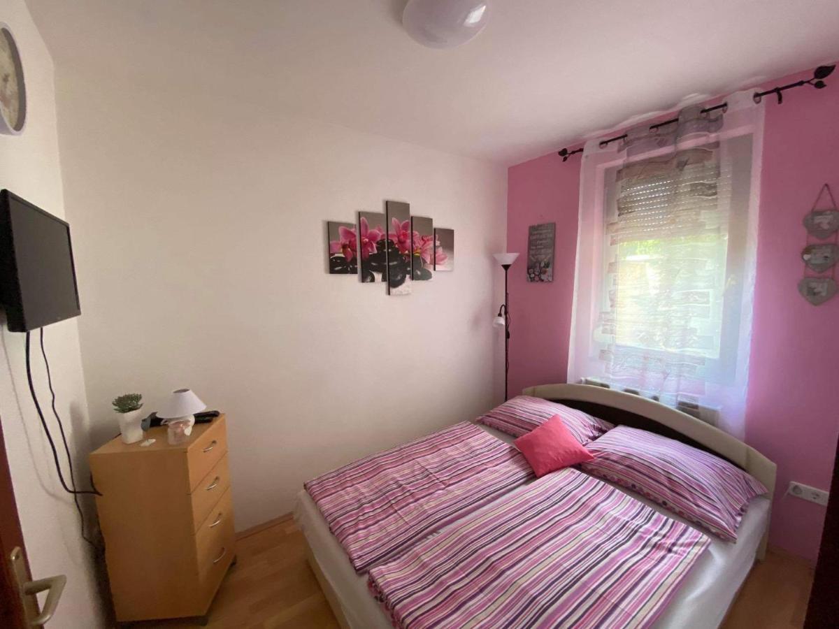 Hellasz Apartman Gyula Buitenkant foto