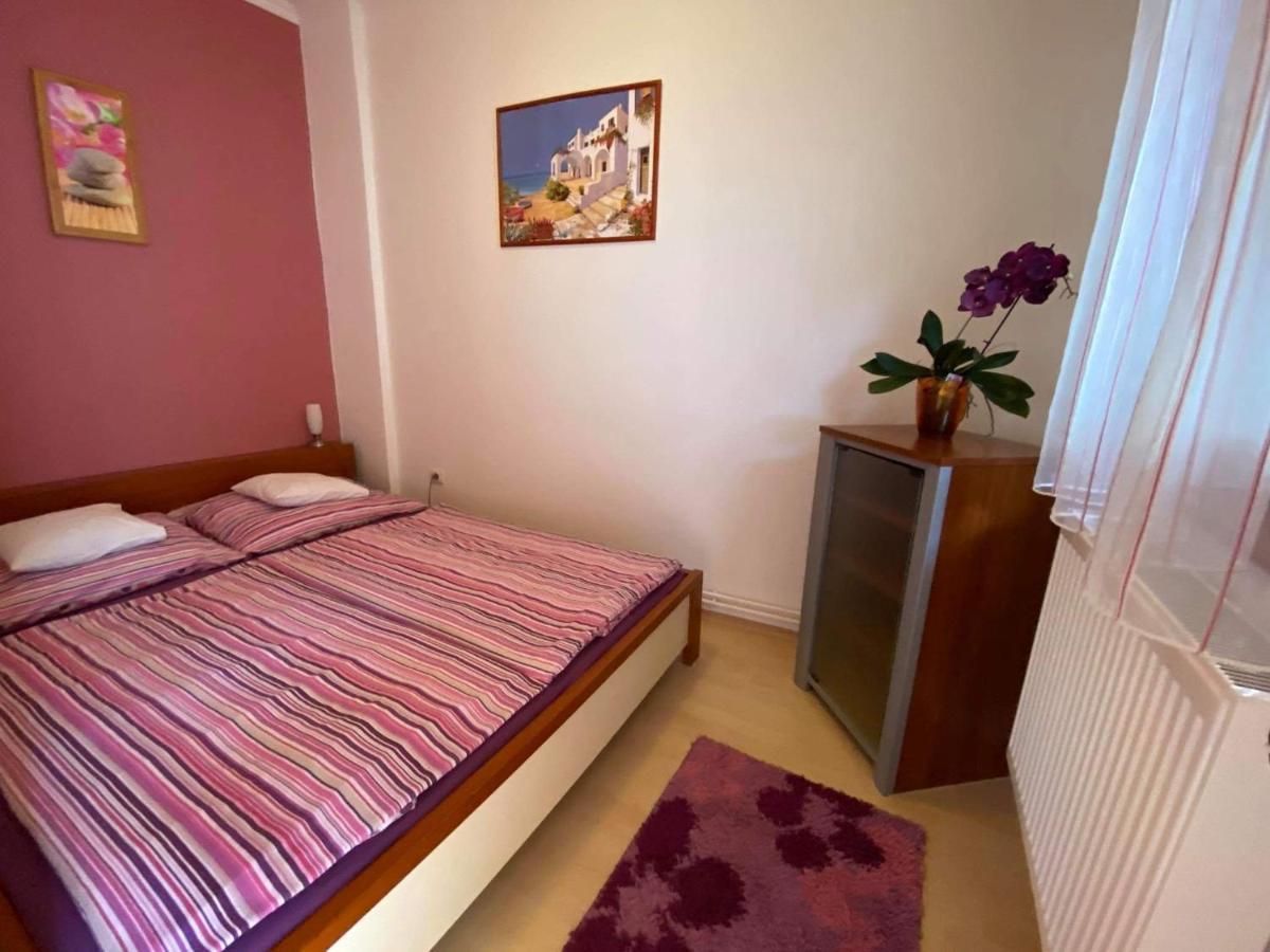 Hellasz Apartman Gyula Buitenkant foto