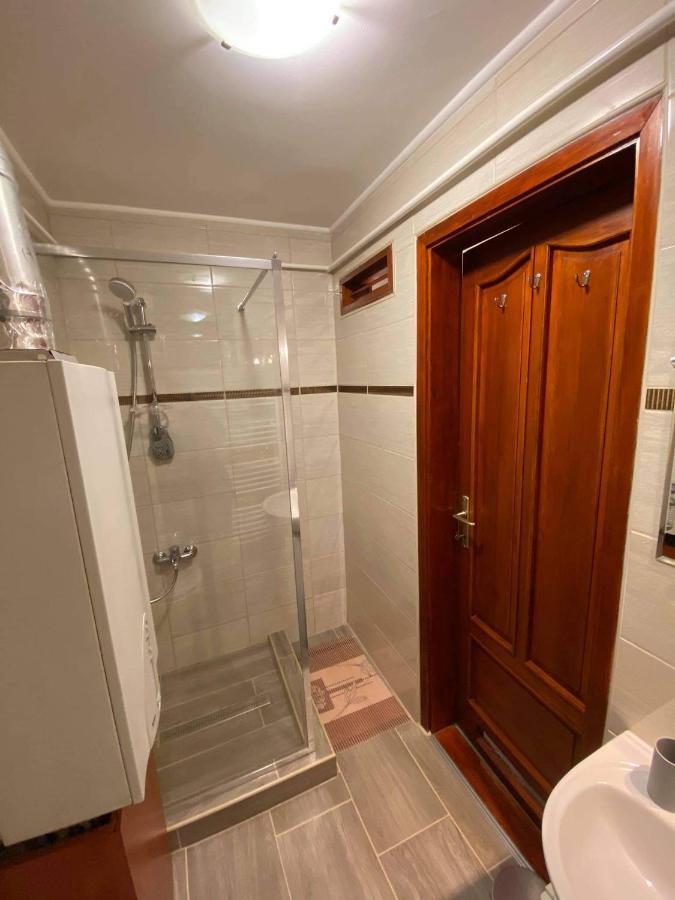 Hellasz Apartman Gyula Buitenkant foto