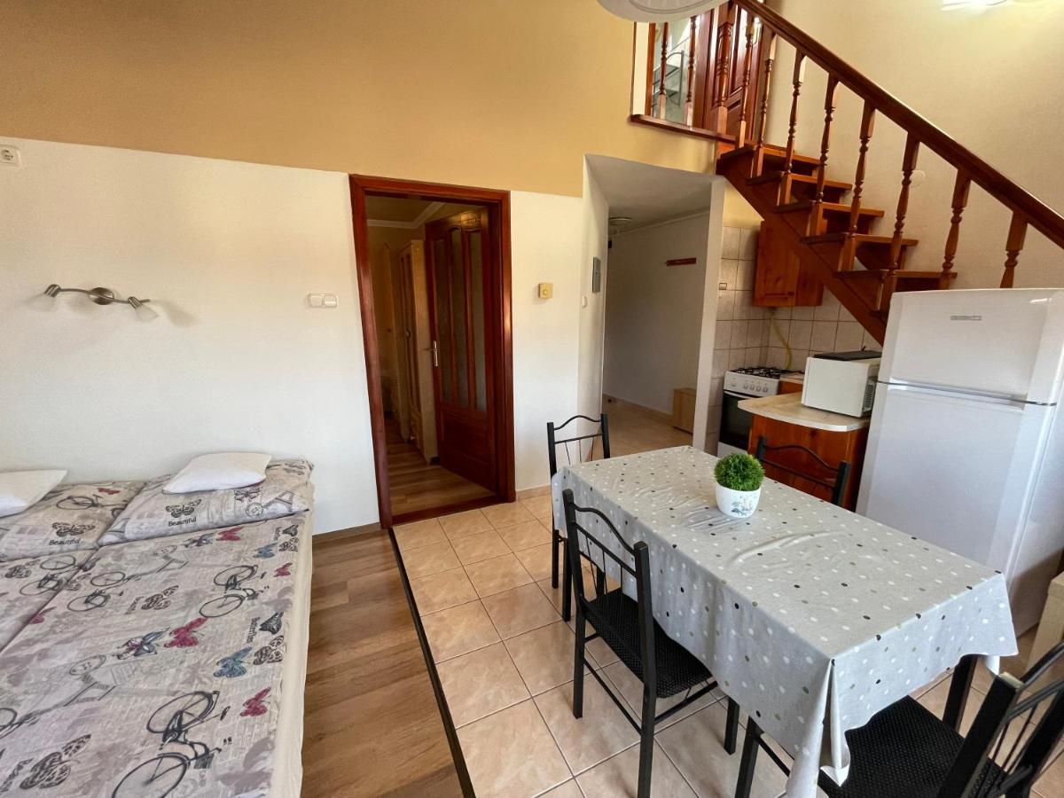 Hellasz Apartman Gyula Buitenkant foto