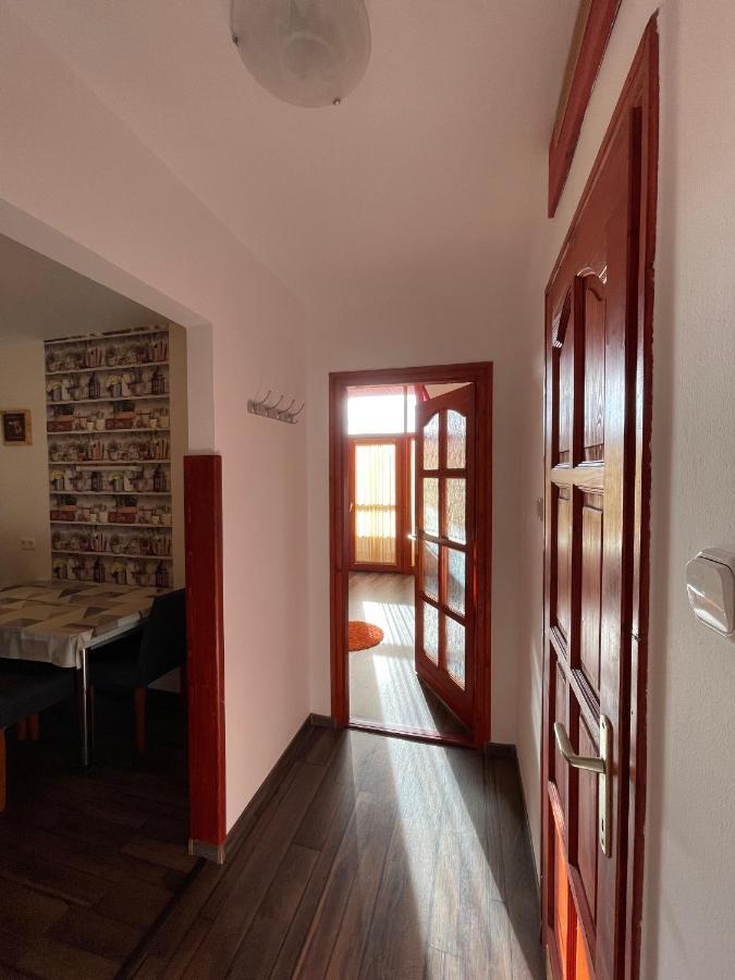 Hellasz Apartman Gyula Buitenkant foto