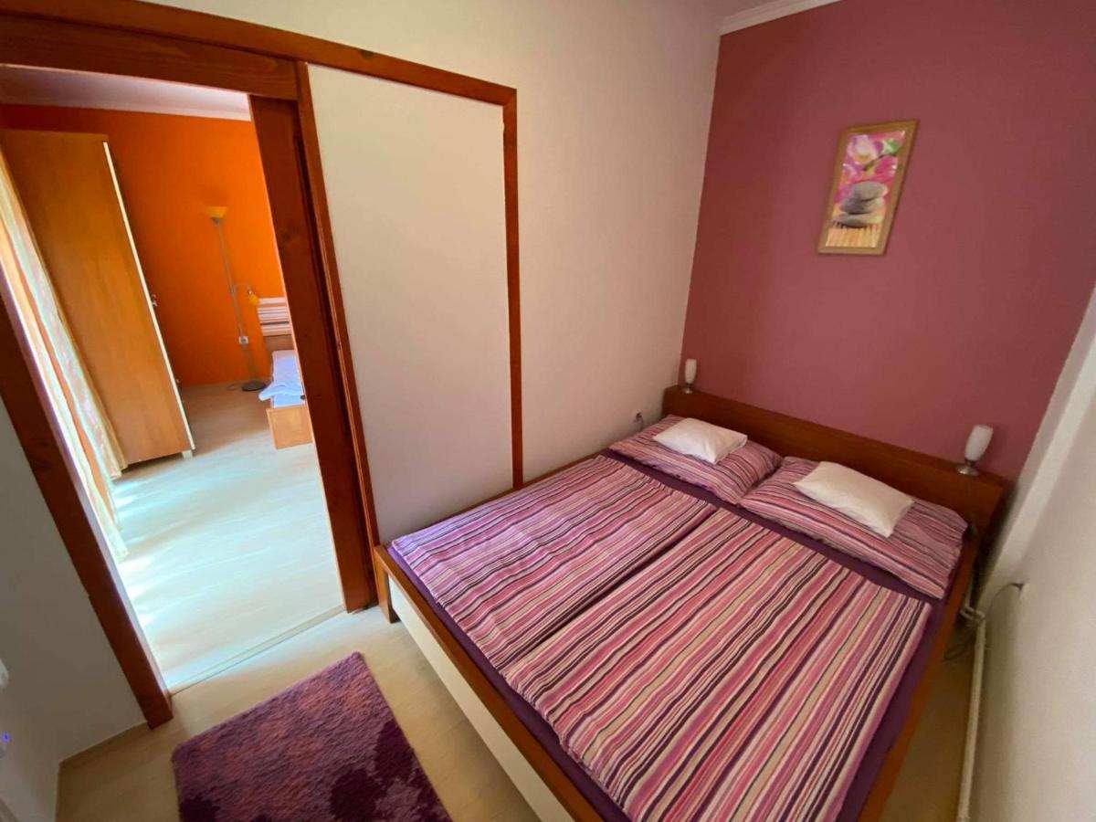 Hellasz Apartman Gyula Buitenkant foto