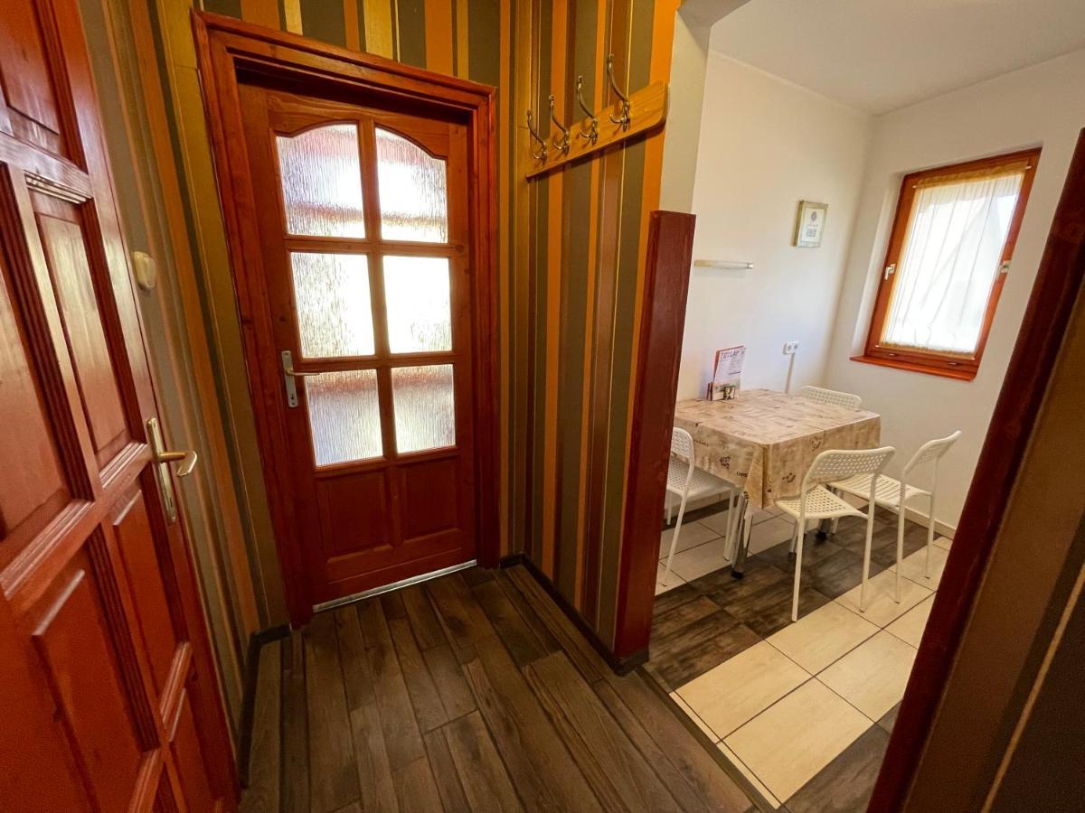 Hellasz Apartman Gyula Buitenkant foto