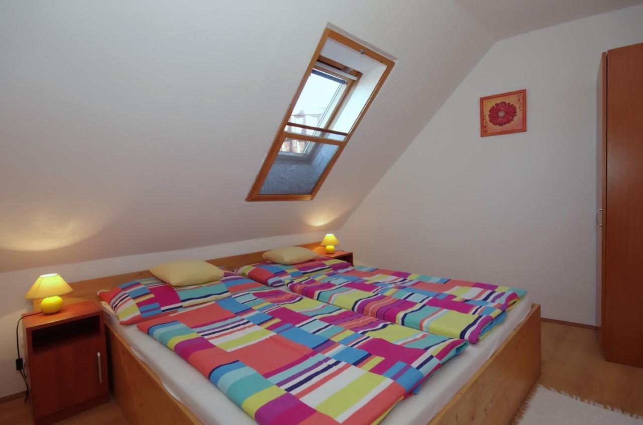 Hellasz Apartman Gyula Buitenkant foto