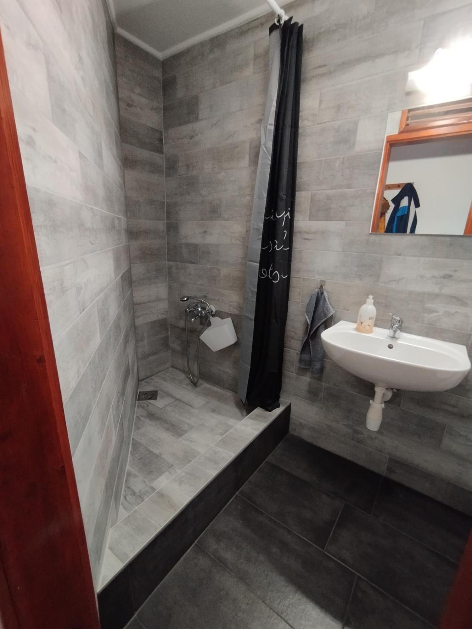 Hellasz Apartman Gyula Buitenkant foto