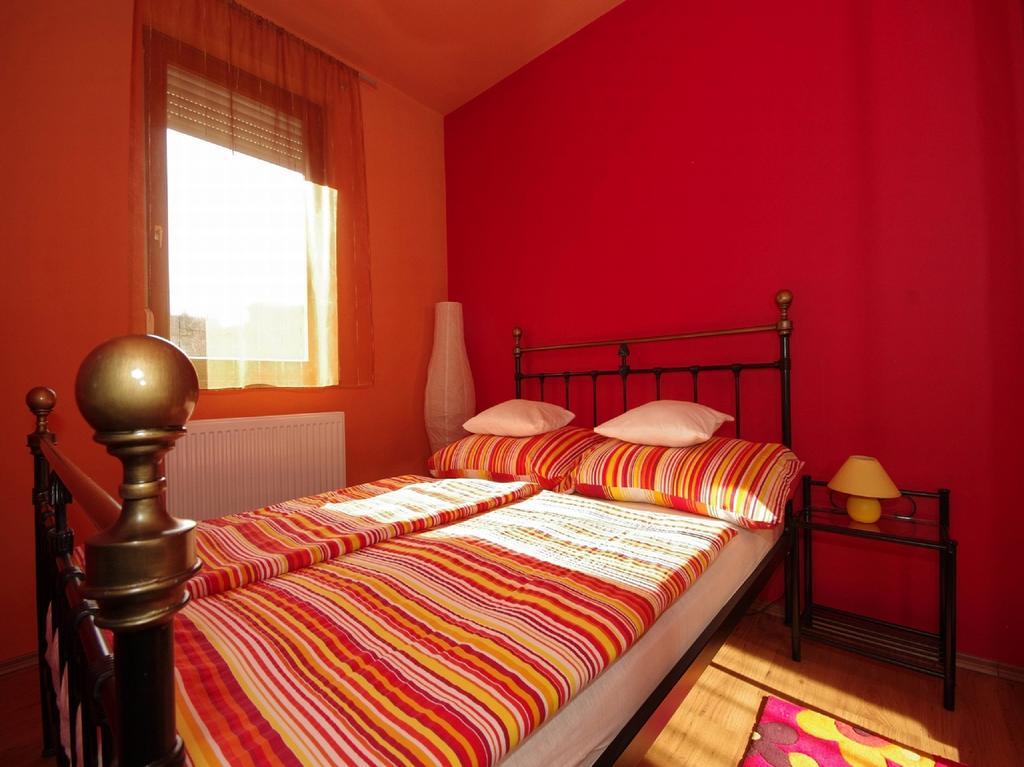 Hellasz Apartman Gyula Buitenkant foto
